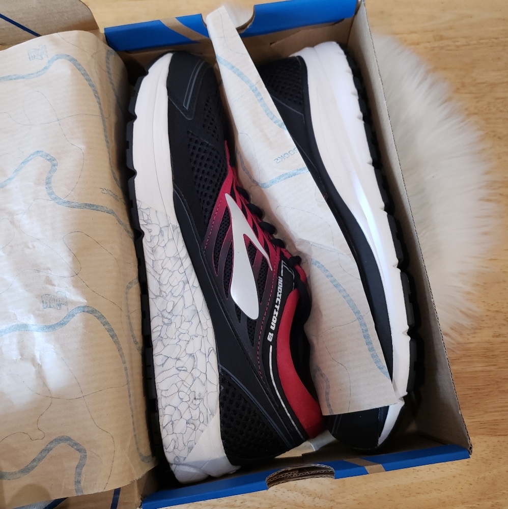 Brooks Addiction 13 Sneakers View 3
